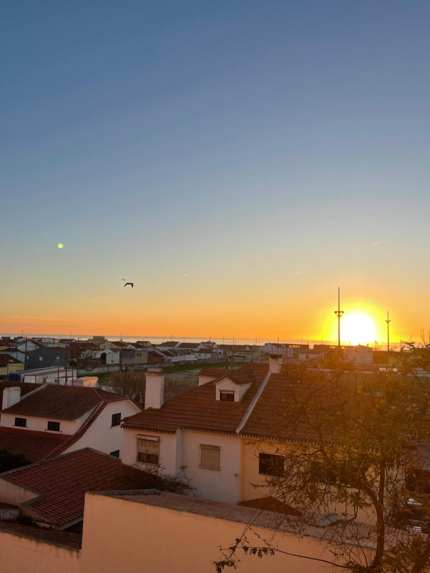 1-Bedroom Sea View Apartment With Private Balcony Costa Da Caparica, Just 5 Minutes From The Beach 卡帕里卡海岸 外观 照片