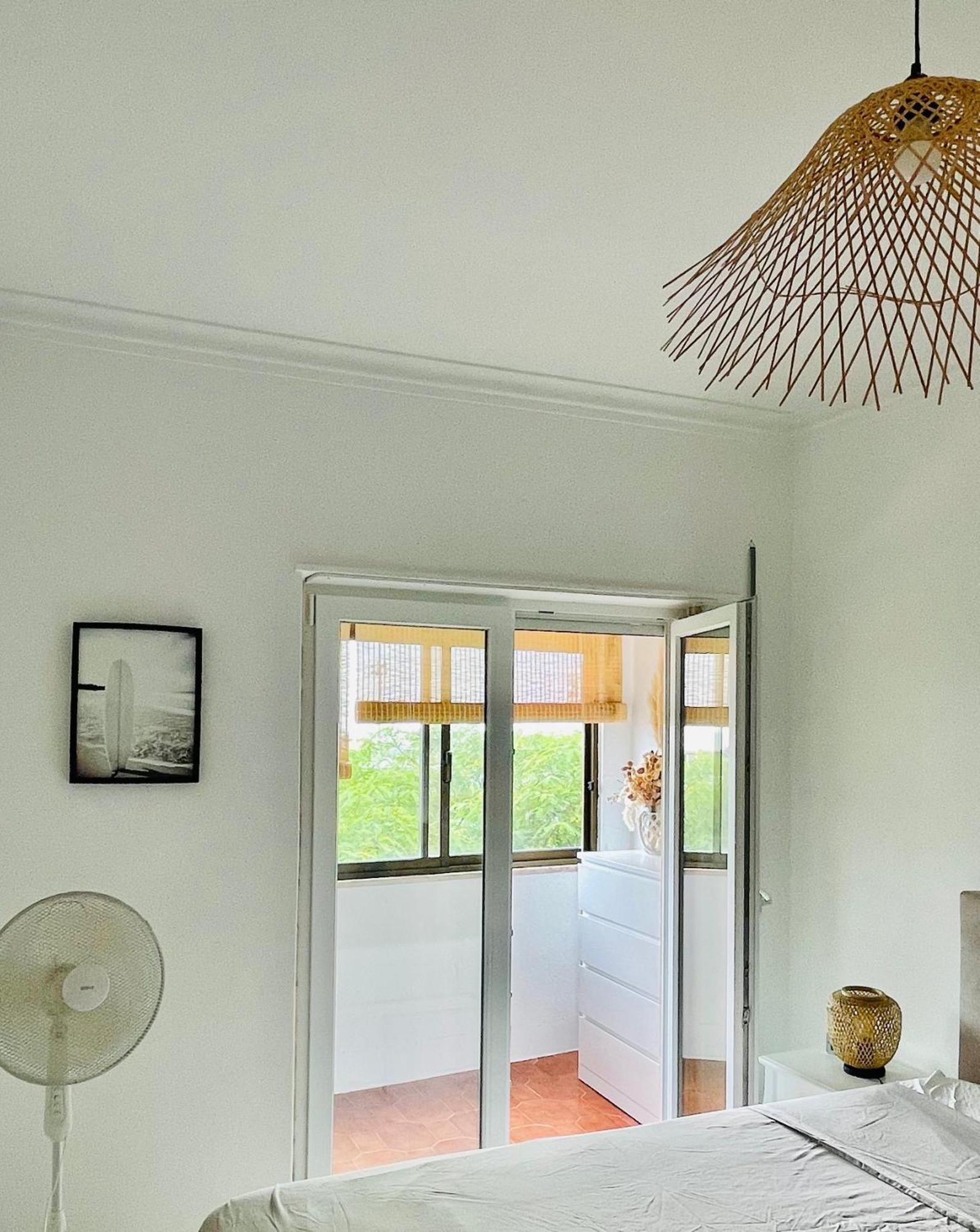 1-Bedroom Sea View Apartment With Private Balcony Costa Da Caparica, Just 5 Minutes From The Beach 卡帕里卡海岸 外观 照片